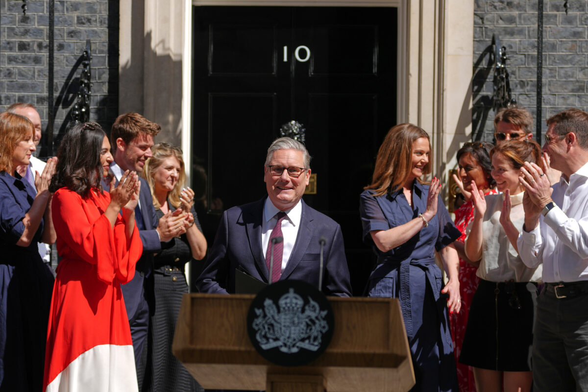 Regno Unito, Starmer saluta Downing Street: “Lascio a Burnham un Paese migliore” Regno Unito, Starmer saluta Downing Street: “Lascio a Burnham un Paese migliore”