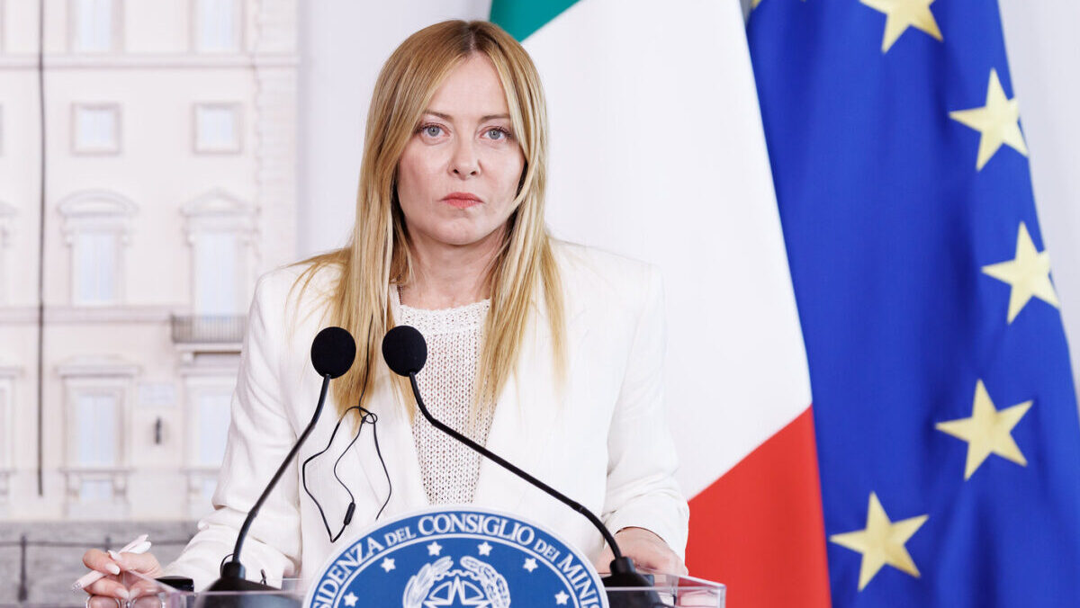Caos tir, Meloni convoca il Cdm. Ed è subito polemica Caos tir, Meloni convoca il Cdm. Ed è subito polemica
