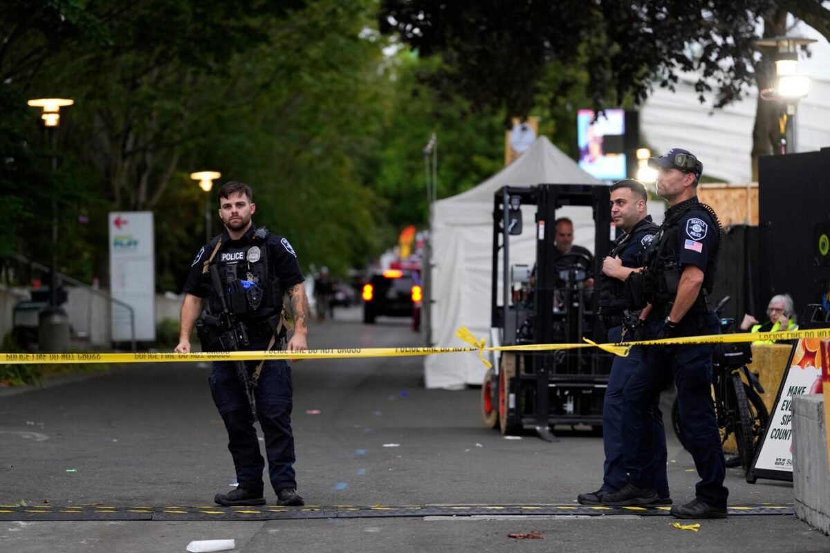 Ancora paura negli Usa, sparatoria durante un festival gastronomico a Seattle: 2 morti e 5 feriti Ancora paura negli Usa, sparatoria durante un festival gastronomico a Seattle: 2 morti e 5 feriti