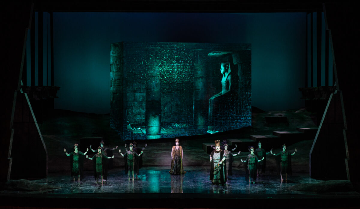 Da Caracalla al Circo Massimo, la sfida (già vinta) di Aida dopo tre prime record e 15.000 spettatori Da Caracalla al Circo Massimo, la sfida (già vinta) di Aida dopo tre prime record e 15.000 spettatori
