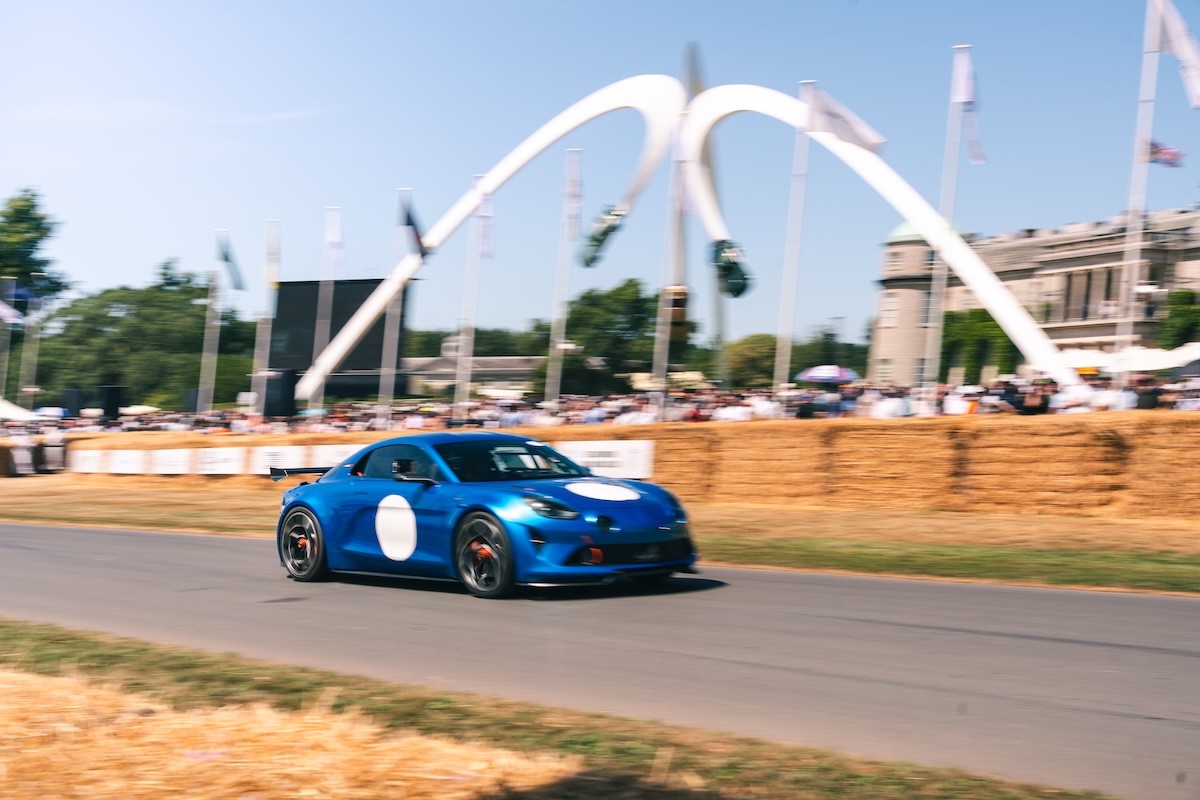 Alpine A110 elettrica, la strategia parte da Goodwood