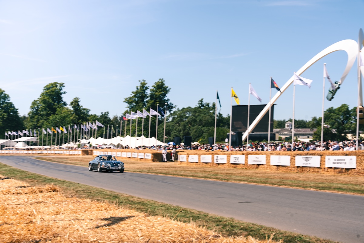 Alpine A110 elettrica, la strategia parte da Goodwood
