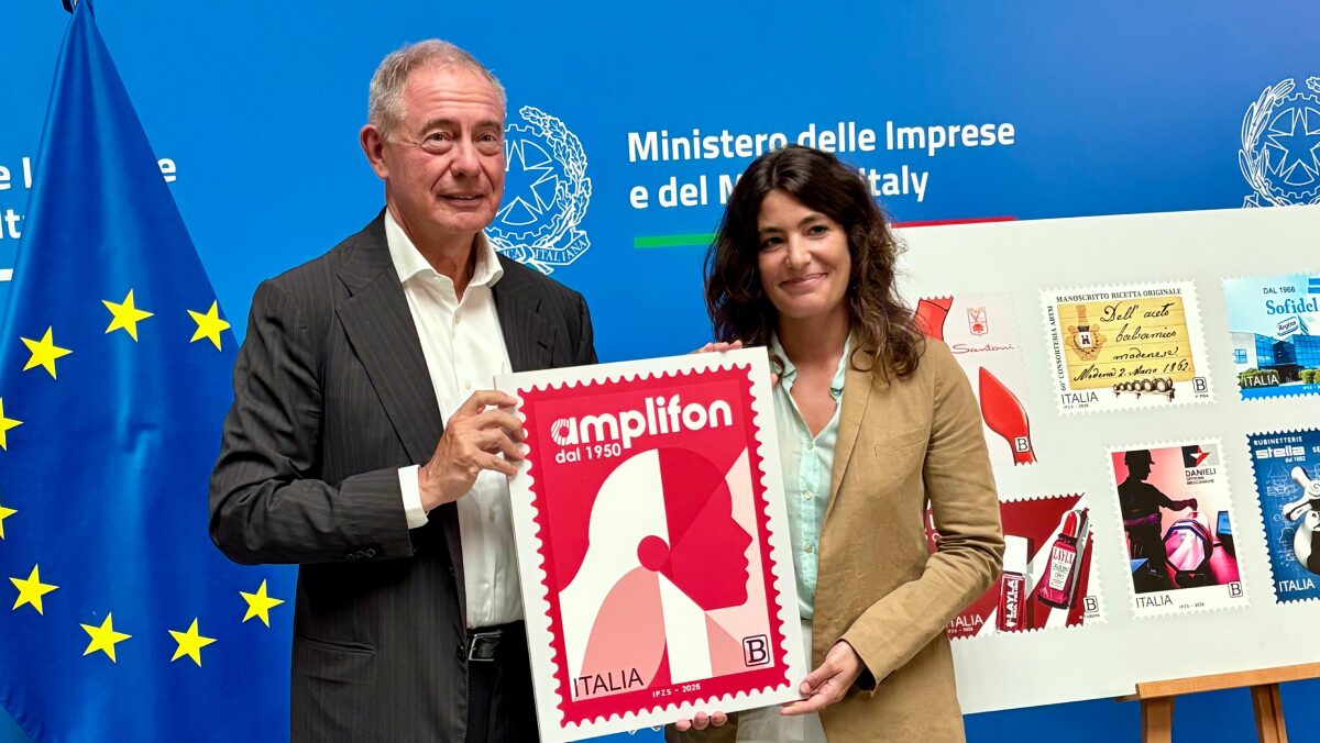 Amplifon celebra il Made in Italy con un francobollo dedicato Amplifon celebra il Made in Italy con un francobollo dedicato
