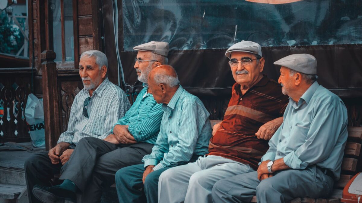 Il nuovo Piano per l’assistenza agli anziani consolida il sistema più che riformarlo. “Anziani e famiglie ancora soli”