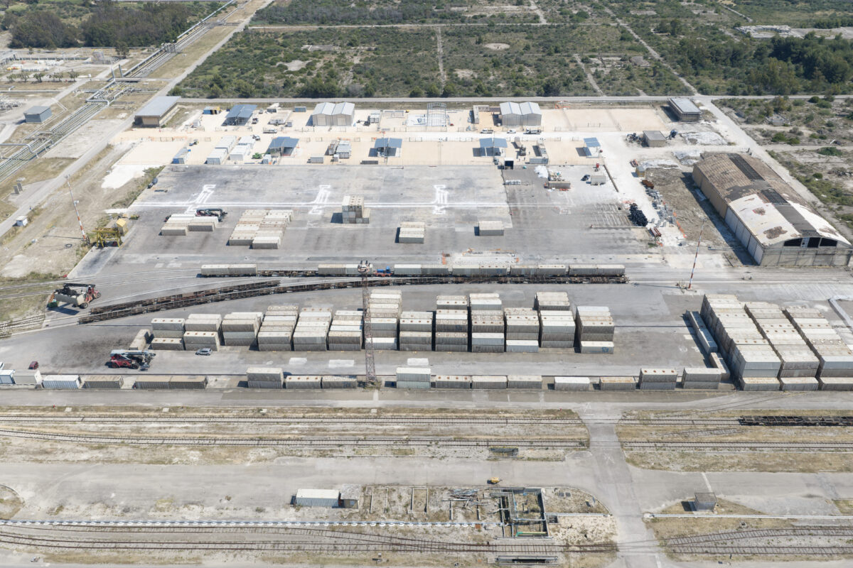 Eni Storage Systems, al via a Brindisi il nuovo polo europeo per le batterie destinate agli accumuli rinnovabili Eni Storage Systems, al via a Brindisi il nuovo polo europeo per le batterie destinate agli accumuli rinnovabili