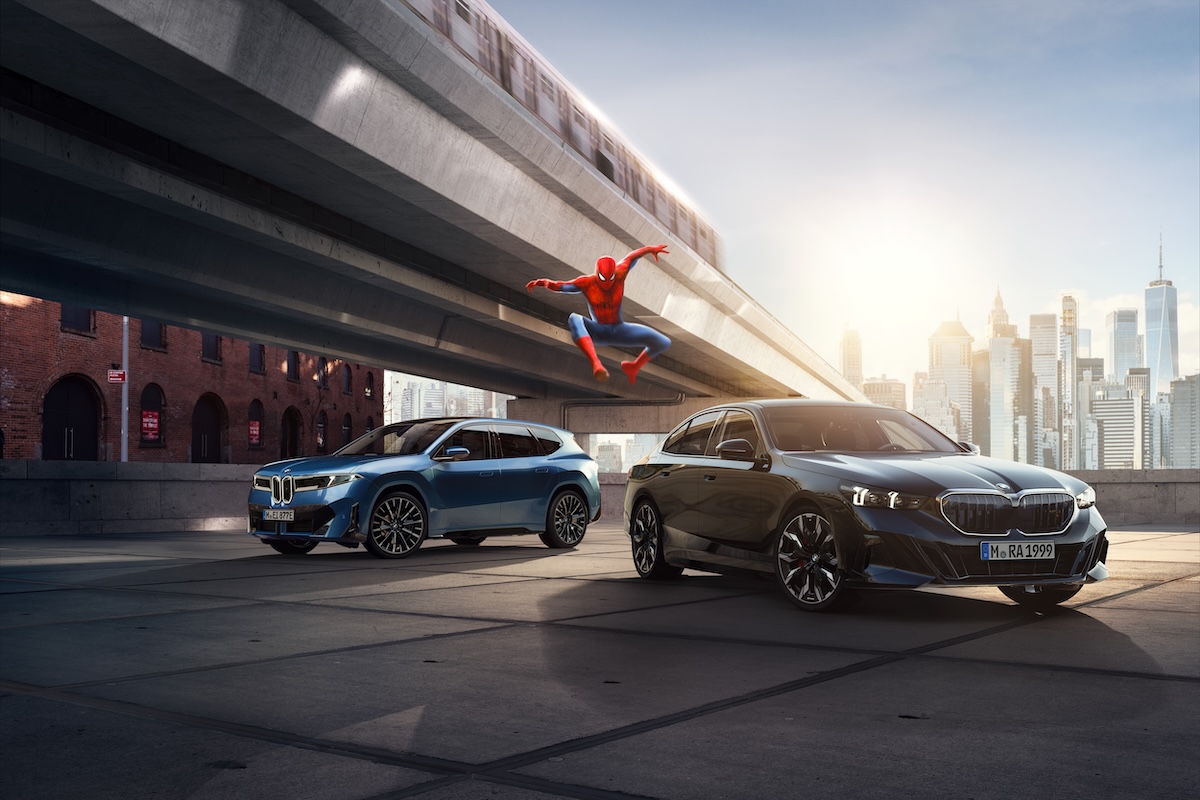 BMW iX3 entra nel nuovo Spider-Man: la sfida Neue Klasse