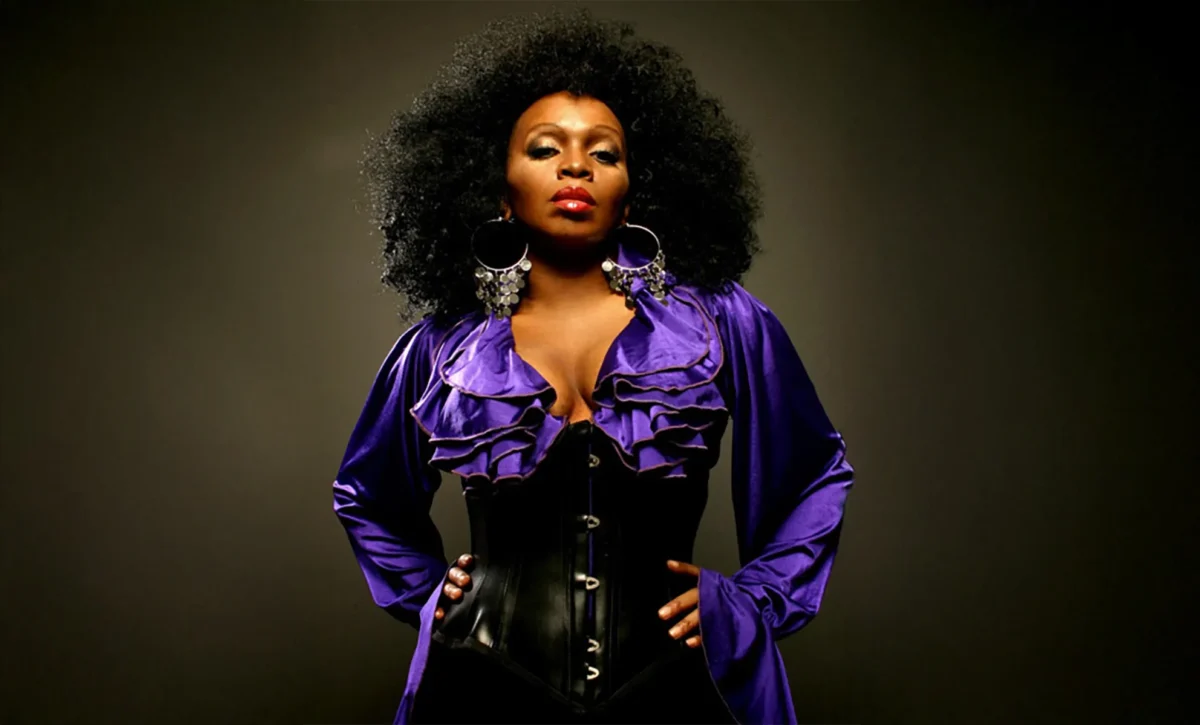La voce della house mondiale arriva a Sperlonga; Barbara Tucker live a Bazzano Beach La voce della house mondiale arriva a Sperlonga; Barbara Tucker live a Bazzano Beach