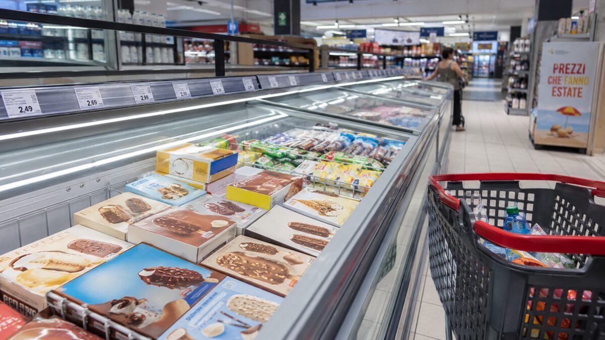 Gelati al supermercato, si scioglie il portafoglio: prezzi saliti del 40%, formati più piccoli e rincari fino al 75% Gelati al supermercato, si scioglie il portafoglio: prezzi saliti del 40%, formati più piccoli e rincari fino al 75%