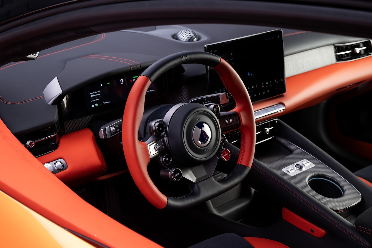 DENZA Z, la supercar elettrica da 1.604 CV debutta a Goodwood