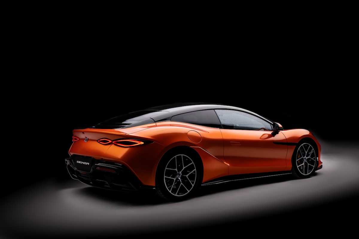 DENZA Z, la supercar elettrica da 1.604 CV debutta a Goodwood