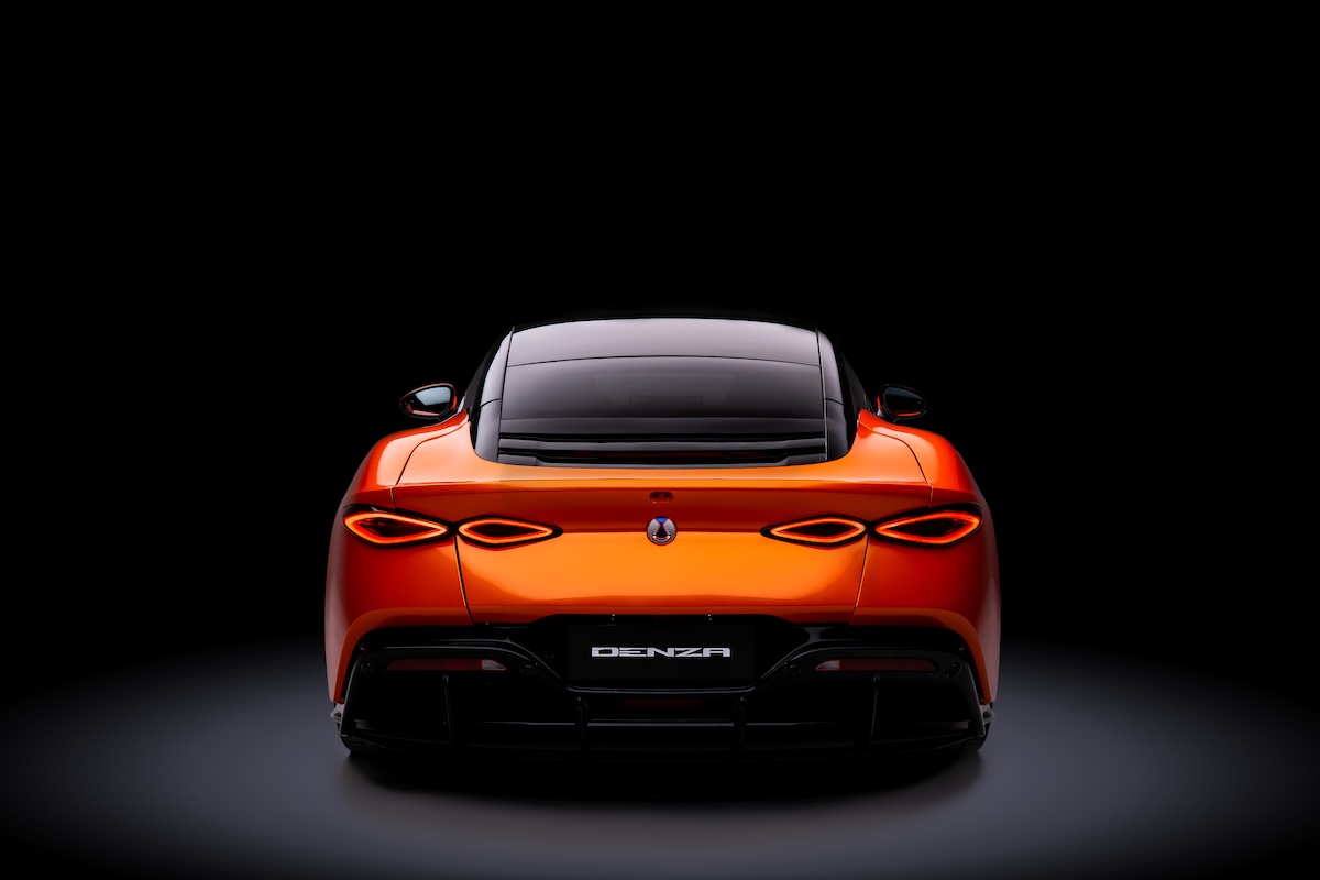 DENZA Z, la supercar elettrica da 1.604 CV debutta a Goodwood