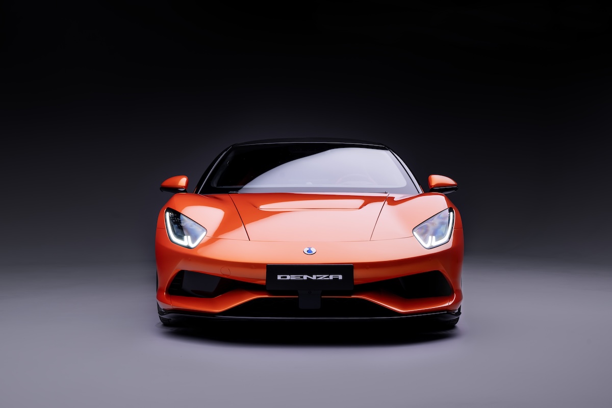 DENZA Z, la supercar elettrica da 1.604 CV debutta a Goodwood