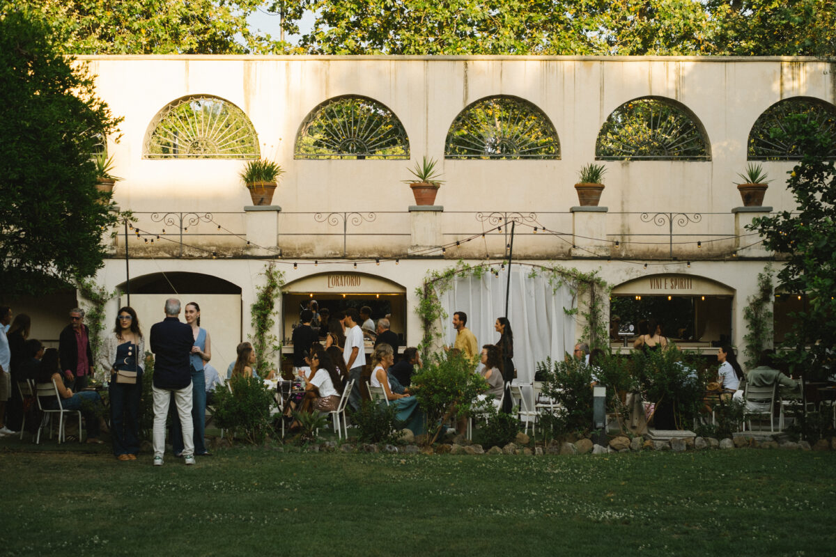 L’Oratorio Trastevere rinasce tra le fronde: il giardino segreto sul Lungotevere diventa il nuovo indirizzo dell’estate romana L’Oratorio Trastevere rinasce tra le fronde: il giardino segreto sul Lungotevere diventa il nuovo indirizzo dell’estate romana
