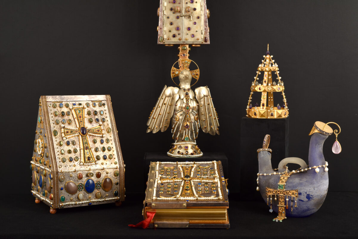 Il sacro splendore delle creazioni di Percossi Papi, dal laboratorio al Pantheon ai set di Hollywood Il sacro splendore delle creazioni di Percossi Papi, dal laboratorio al Pantheon ai set di Hollywood
