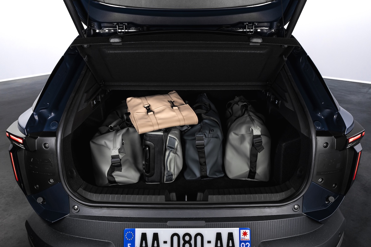 Striker, il crossover Dacia che non vuole essere un SUV Striker, il crossover Dacia che non vuole essere un SUV