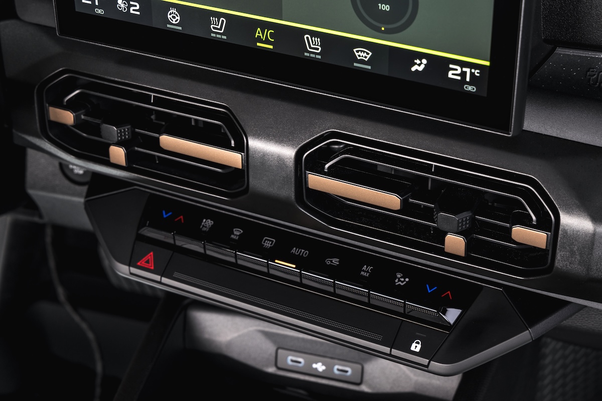 Striker, il crossover Dacia che non vuole essere un SUV Striker, il crossover Dacia che non vuole essere un SUV