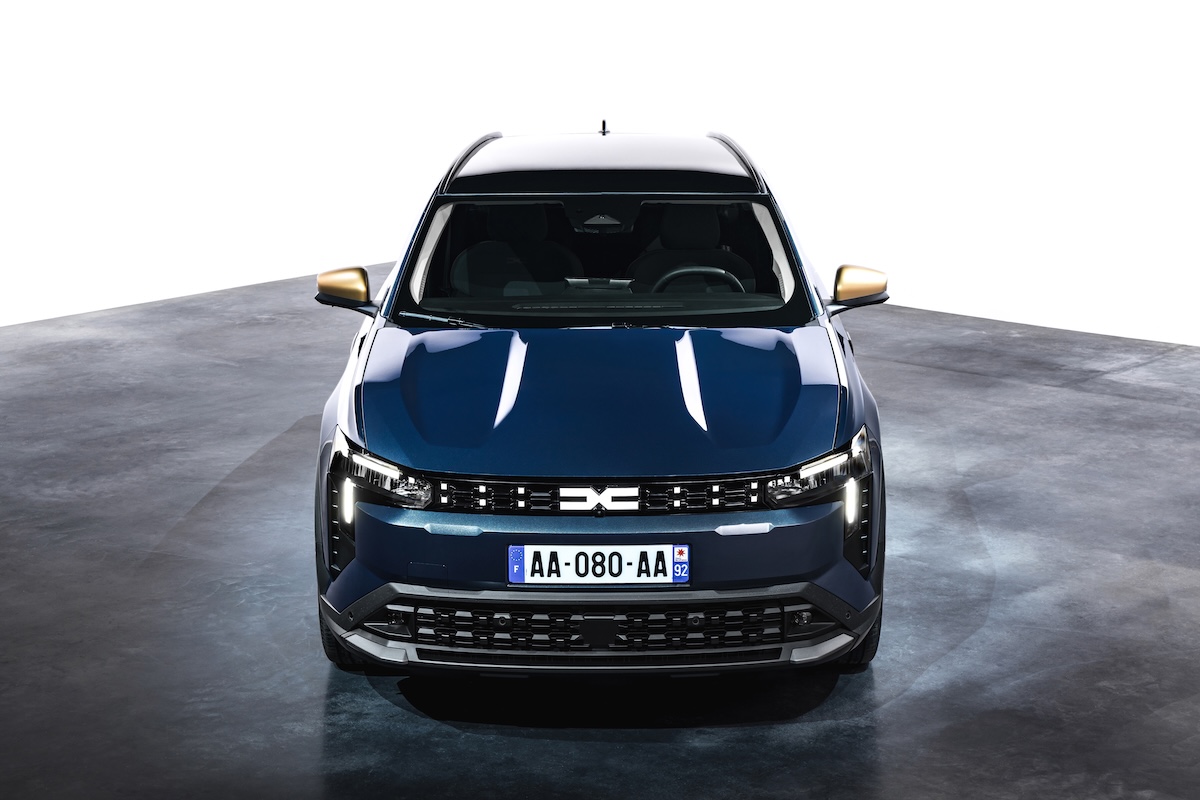 Striker, il crossover Dacia che non vuole essere un SUV Striker, il crossover Dacia che non vuole essere un SUV