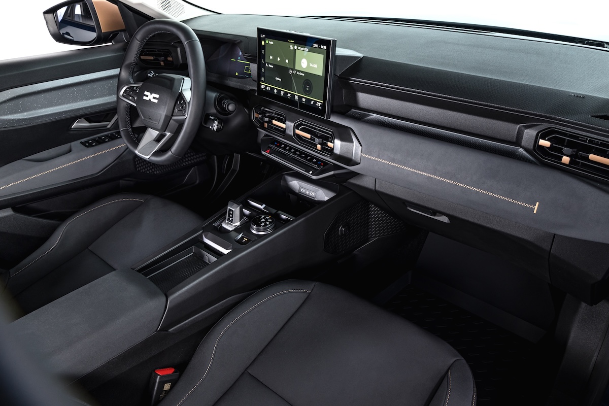Striker, il crossover Dacia che non vuole essere un SUV Striker, il crossover Dacia che non vuole essere un SUV