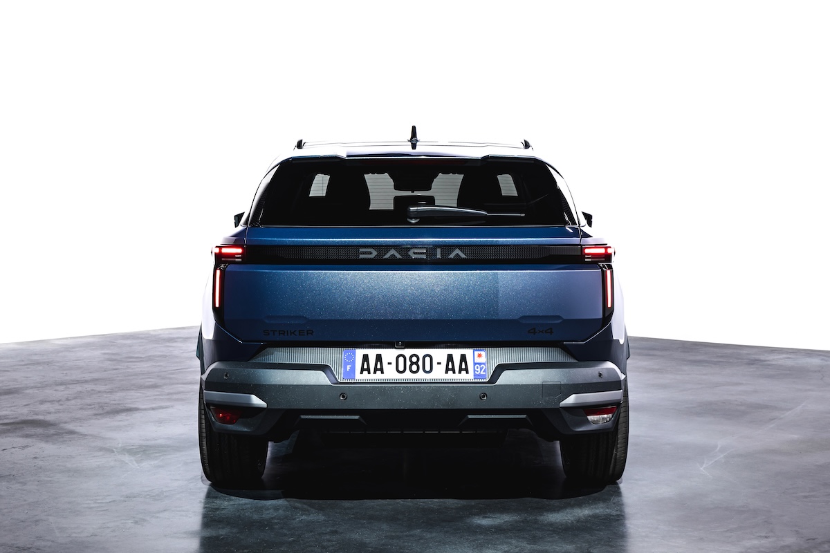 Striker, il crossover Dacia che non vuole essere un SUV Striker, il crossover Dacia che non vuole essere un SUV
