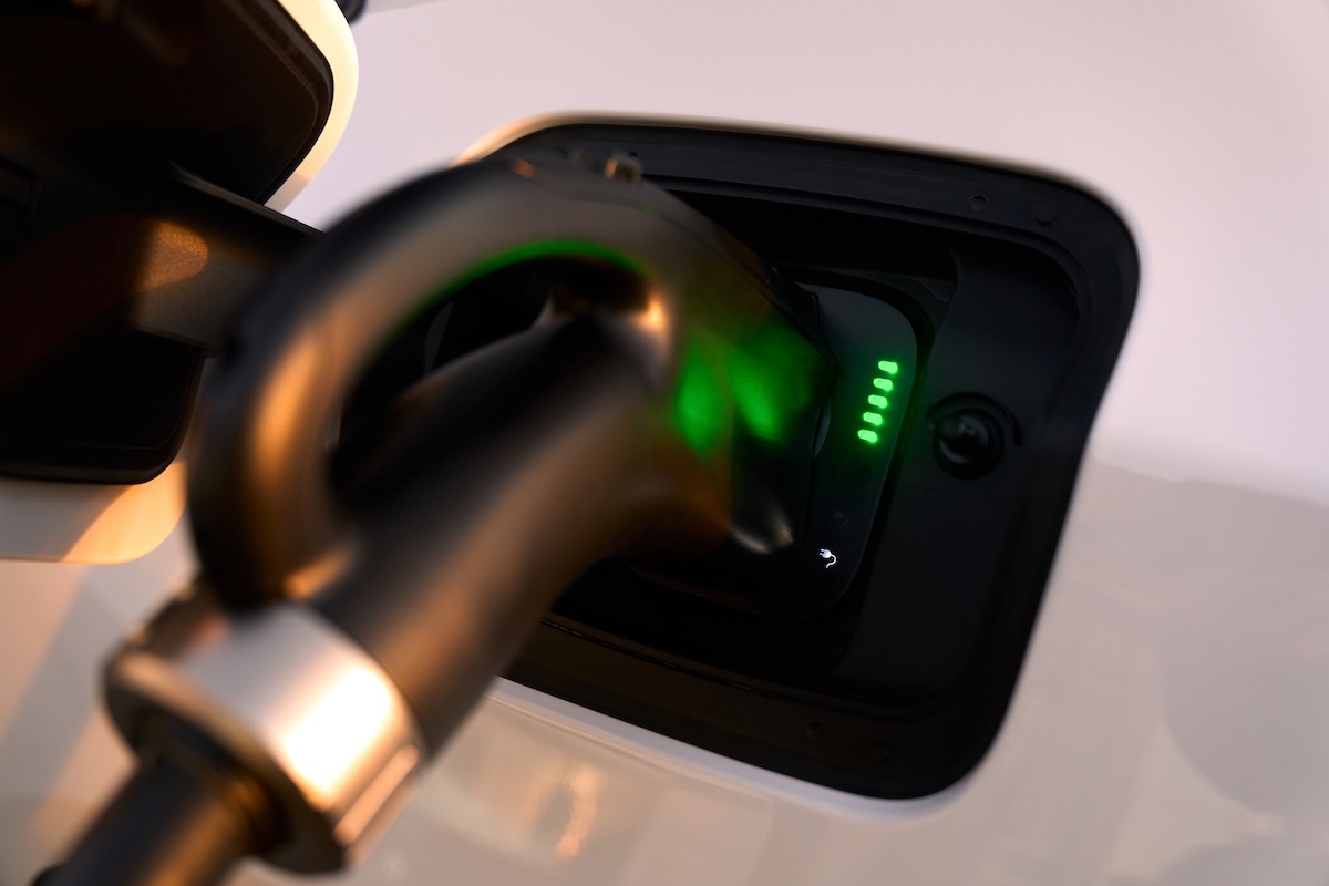 Dodge Charger 2026, benzina ed elettrica per l’Europa