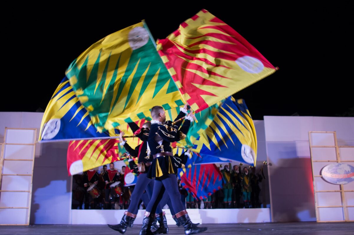 Musica, danze e tradizioni internazionali per una notte a Sabaudia, torna la parata dei gruppi folkloristici da tutto il mondo