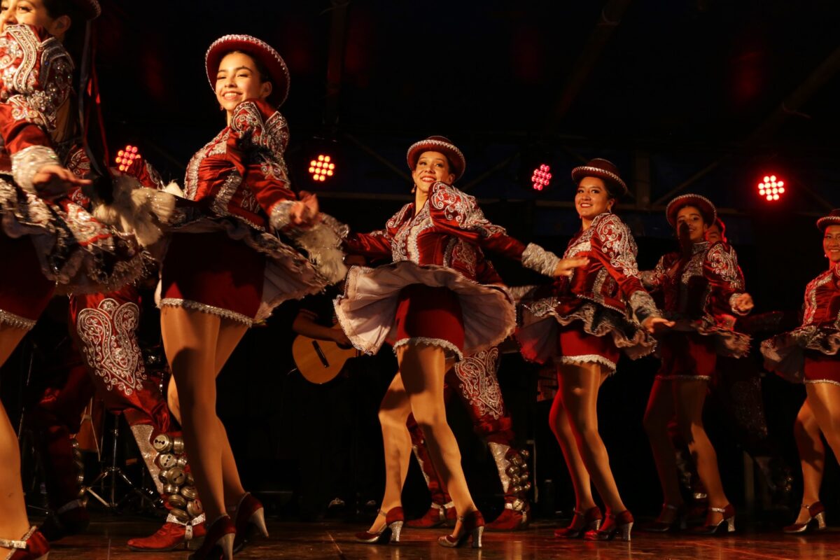 Musica, danze e tradizioni internazionali per una notte a Sabaudia, torna la parata dei gruppi folkloristici da tutto il mondo
