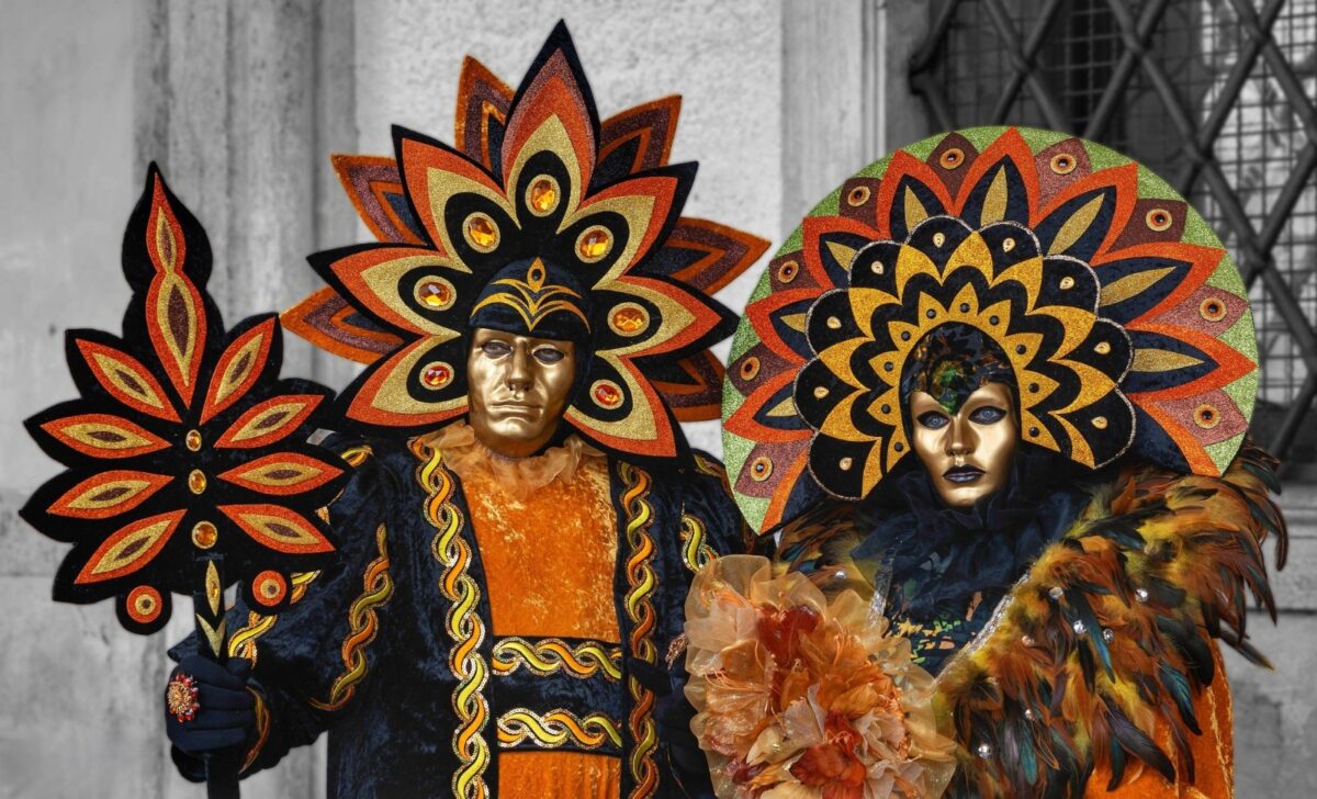 Musica, danze e tradizioni internazionali per una notte a Sabaudia, torna la parata dei gruppi folkloristici da tutto il mondo