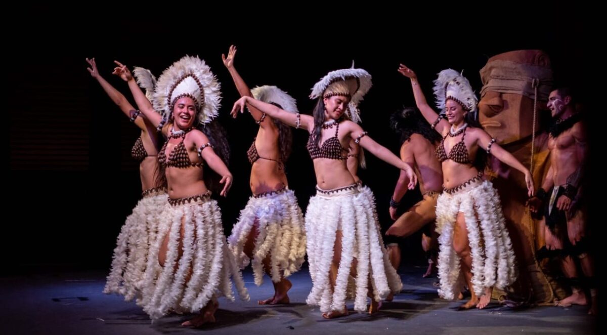 Musica, danze e tradizioni internazionali per una notte a Sabaudia, torna la parata dei gruppi folkloristici da tutto il mondo