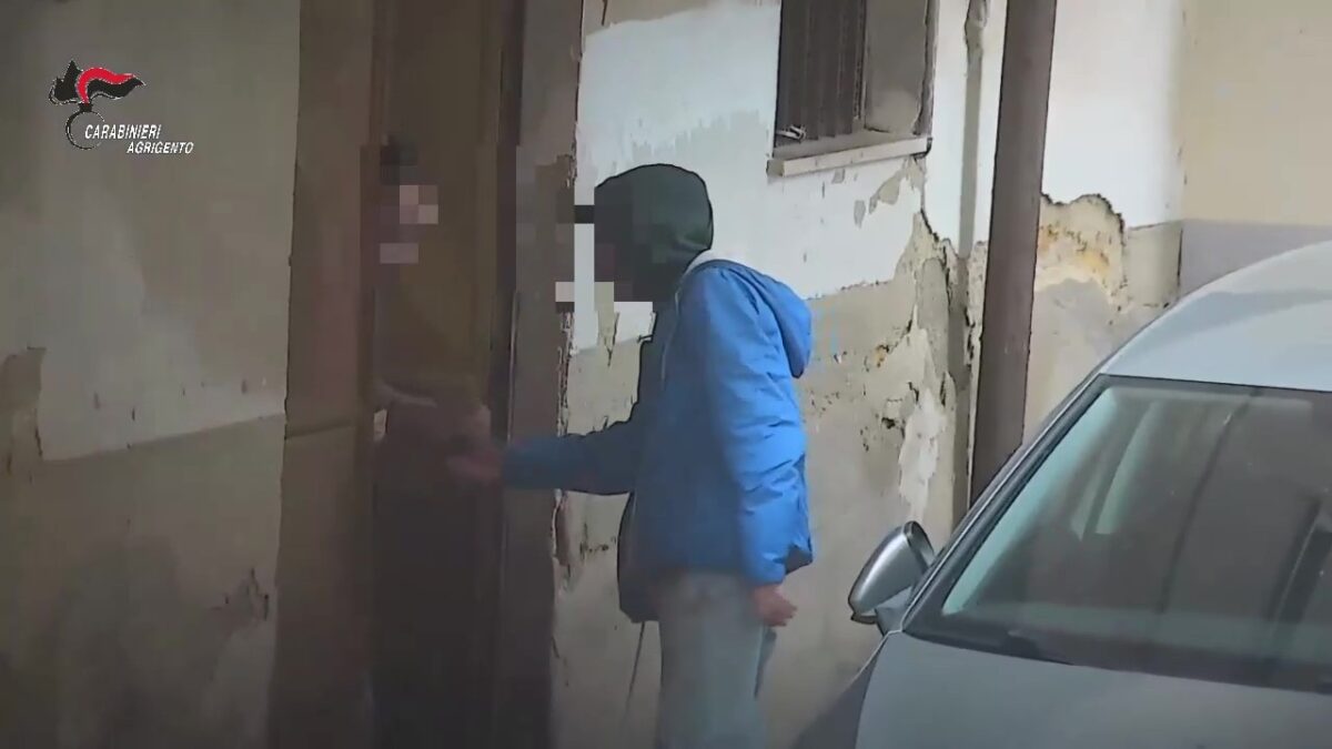 Agrigento, dalla cocaina all’eroina: smantellata una rete di spaccio. Scattano 11 misure cautelari Agrigento, dalla cocaina all’eroina: smantellata una rete di spaccio. Scattano 11 misure cautelari