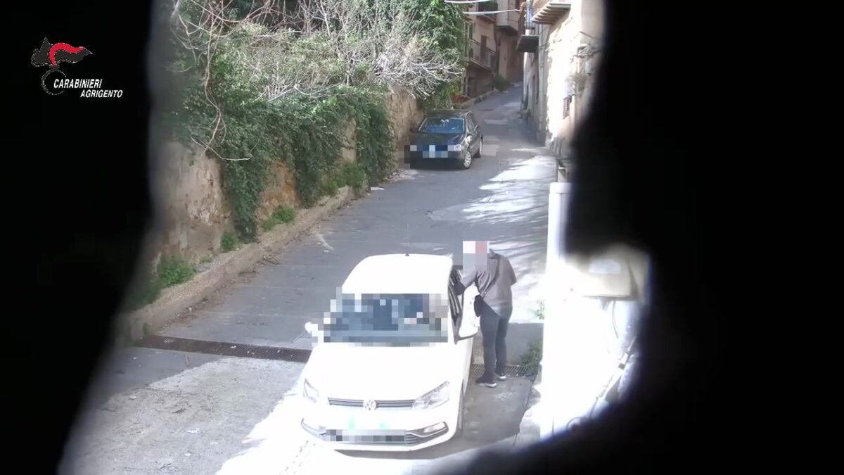 Agrigento, dalla cocaina all’eroina: smantellata una rete di spaccio. Scattano 11 misure cautelari Agrigento, dalla cocaina all’eroina: smantellata una rete di spaccio. Scattano 11 misure cautelari