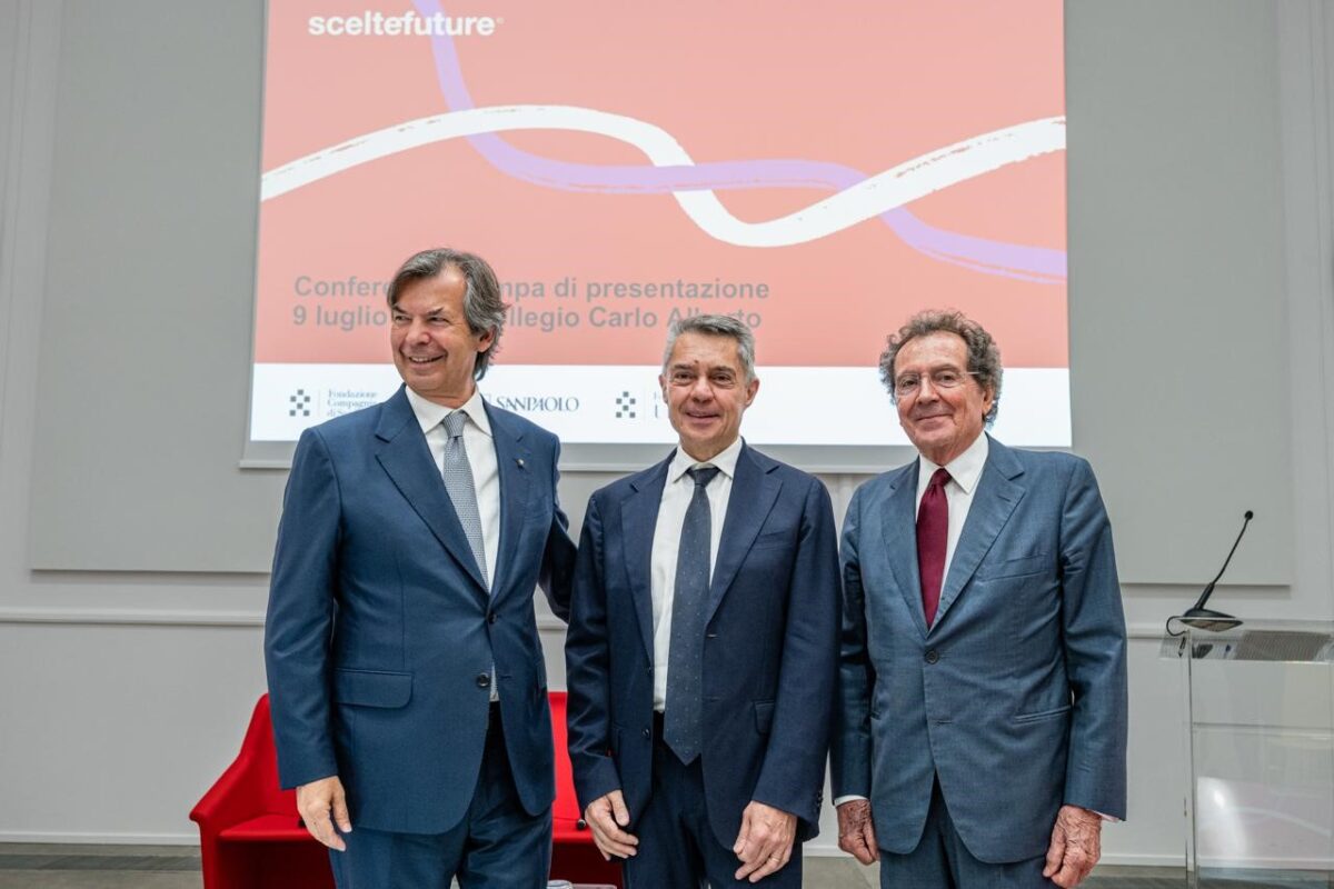 Intesa Sanpaolo: nasce ‘Scelte Future’, il programma per sostenere il futuro educativo dei giovani Intesa Sanpaolo: nasce ‘Scelte Future’, il programma per sostenere il futuro educativo dei giovani