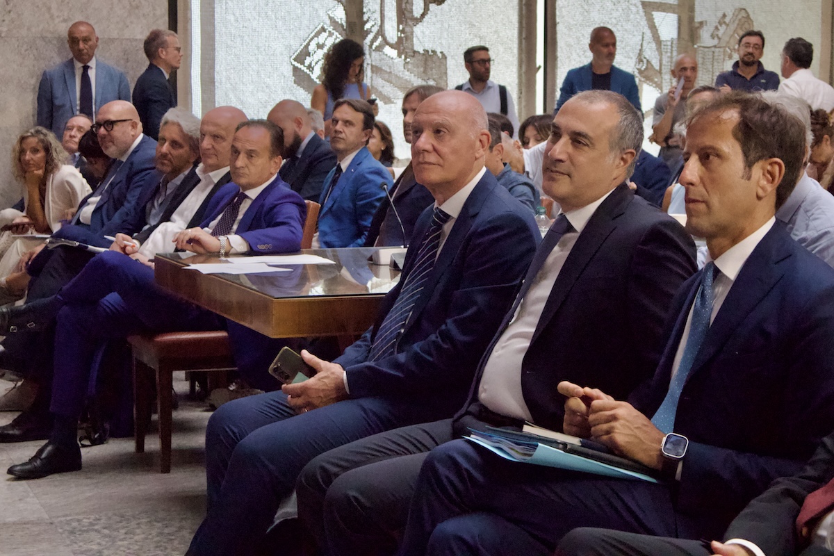 Crisi auto, Urso avverte l’Ue: a rischio tutta la filiera Crisi auto, Urso avverte l’Ue: a rischio tutta la filiera