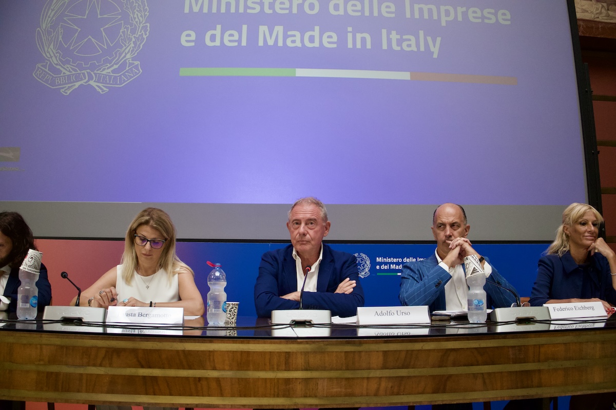 Crisi auto, Urso avverte l’Ue: a rischio tutta la filiera Crisi auto, Urso avverte l’Ue: a rischio tutta la filiera