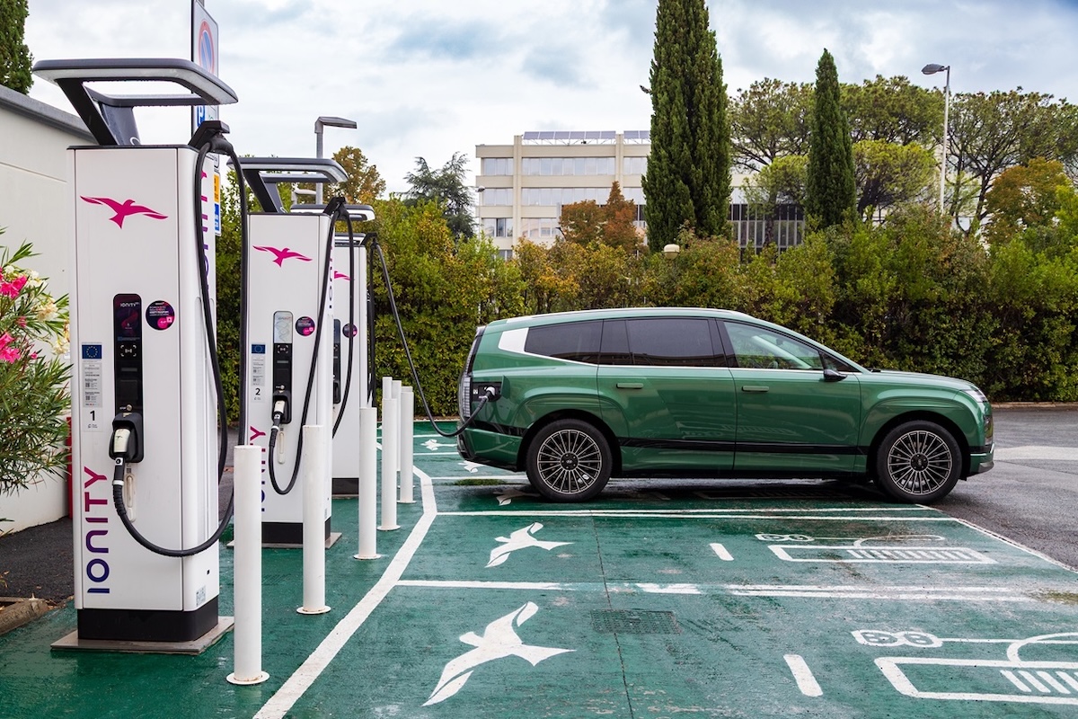 Hyundai punta sulla ricarica: nuovi partner e sconti Smart