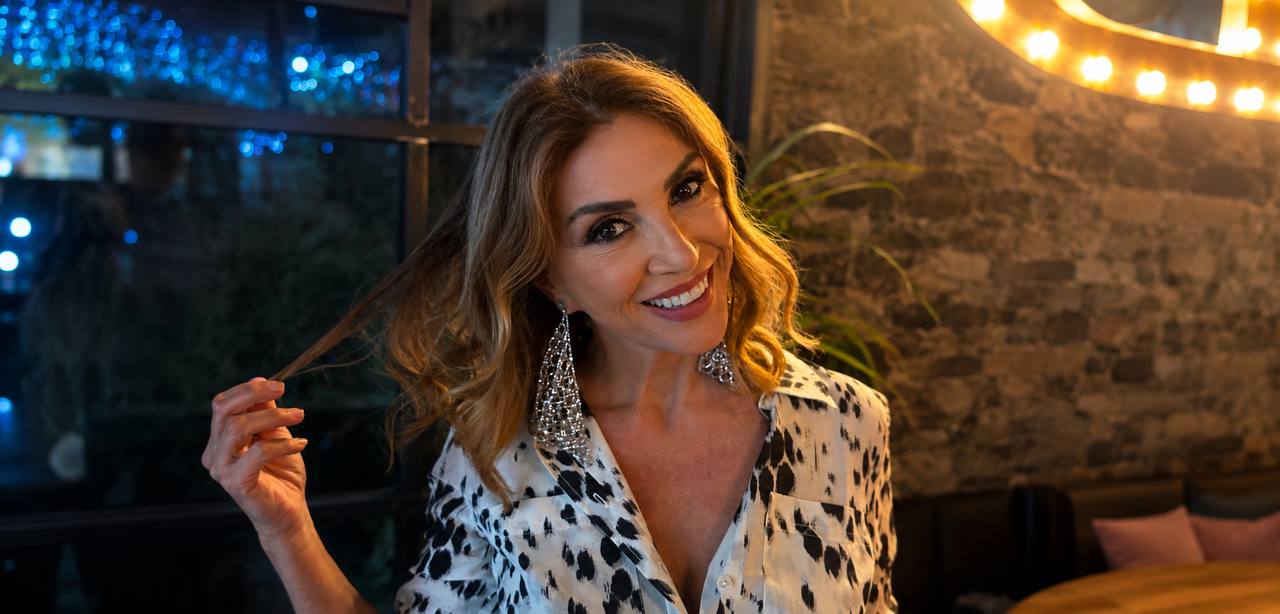 Manuela Moreno, glam-party a Ponte Milvio con amici e colleghi di Vita in Diretta Manuela Moreno, glam-party a Ponte Milvio con amici e colleghi di Vita in Diretta