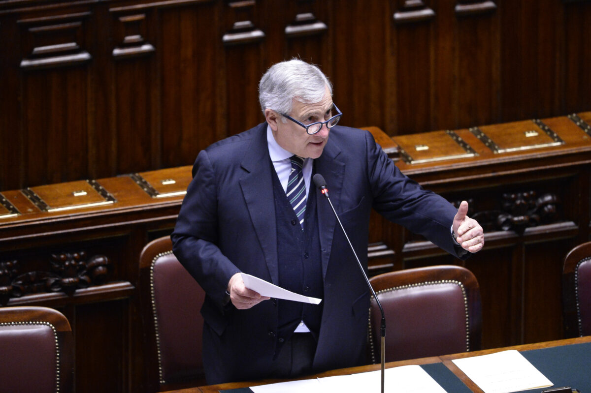Spionaggio, espulsi dall’Italia due addetti militari dell’ambasciata russa. Tajani: “Ingerenza inaccettabile” Spionaggio, espulsi dall’Italia due addetti militari dell’ambasciata russa. Tajani: “Ingerenza inaccettabile”