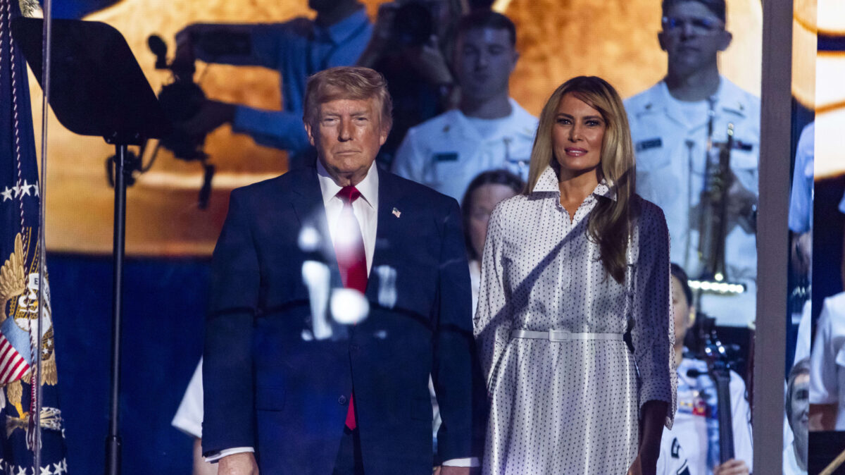 La notte dei 250 anni d’America: è Trump-show tra fuochi d’artificio, comunismo e stretta sul voto. Poi la promessa: “Andremo su Marte” La notte dei 250 anni d’America: è Trump-show tra fuochi d’artificio, comunismo e stretta sul voto. Poi la promessa: “Andremo su Marte”