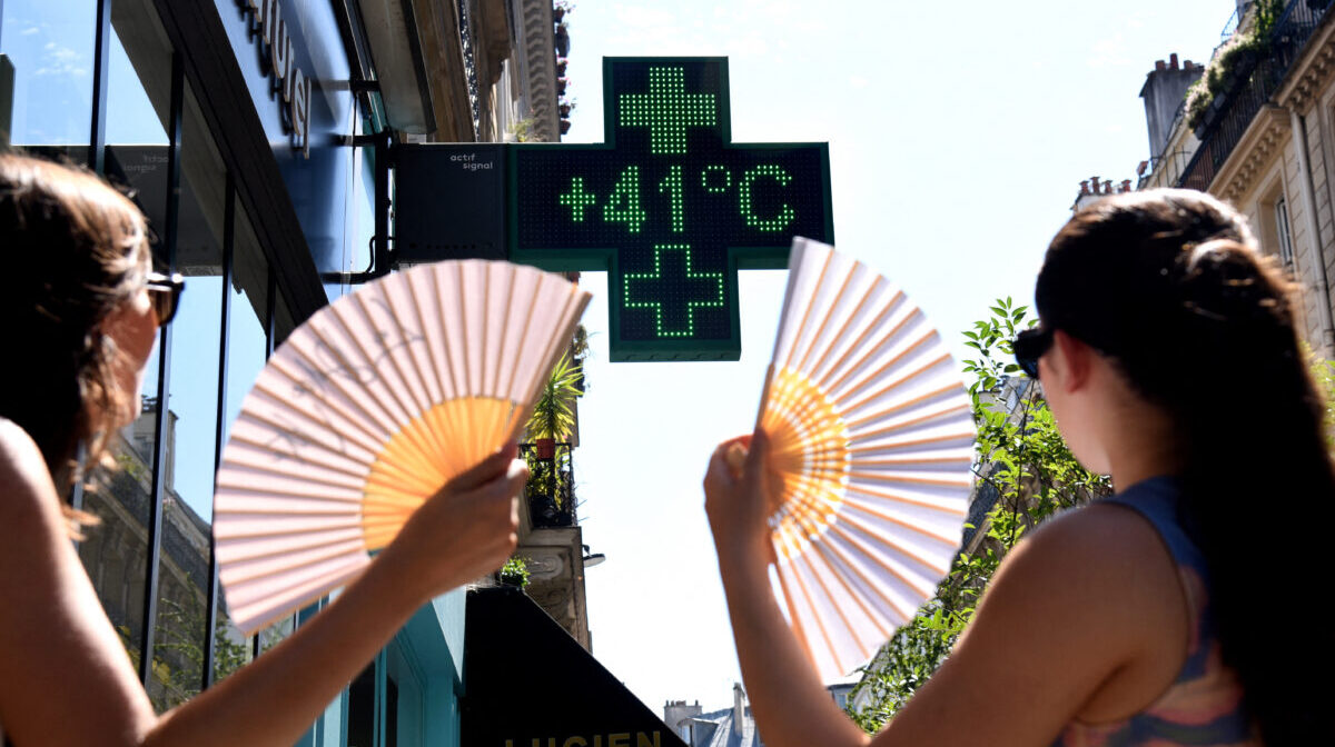 Meteo, weekend rovinato dalla pioggia dopo settimane di caldo: ma l’afa sta per tornare Meteo, weekend rovinato dalla pioggia dopo settimane di caldo: ma l’afa sta per tornare