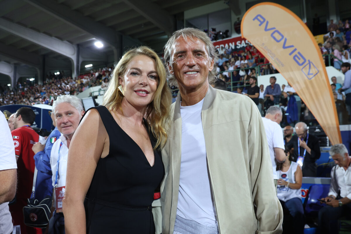 La Partita del Cuore sembra Scapoli vs Ammogliati di Fantozzi: Renzi sfida Vannacci, Al Bano canta (in tristissimo playback) e la Rai resiste fino al novantesimo – PHOTO GALLERY