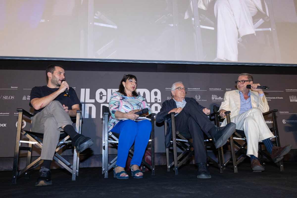 “Novecento”, il cult movie che non invecchia. Robert De Niro lo celebra in piazza a Roma “Novecento”, il cult movie che non invecchia. Robert De Niro lo celebra in piazza a Roma