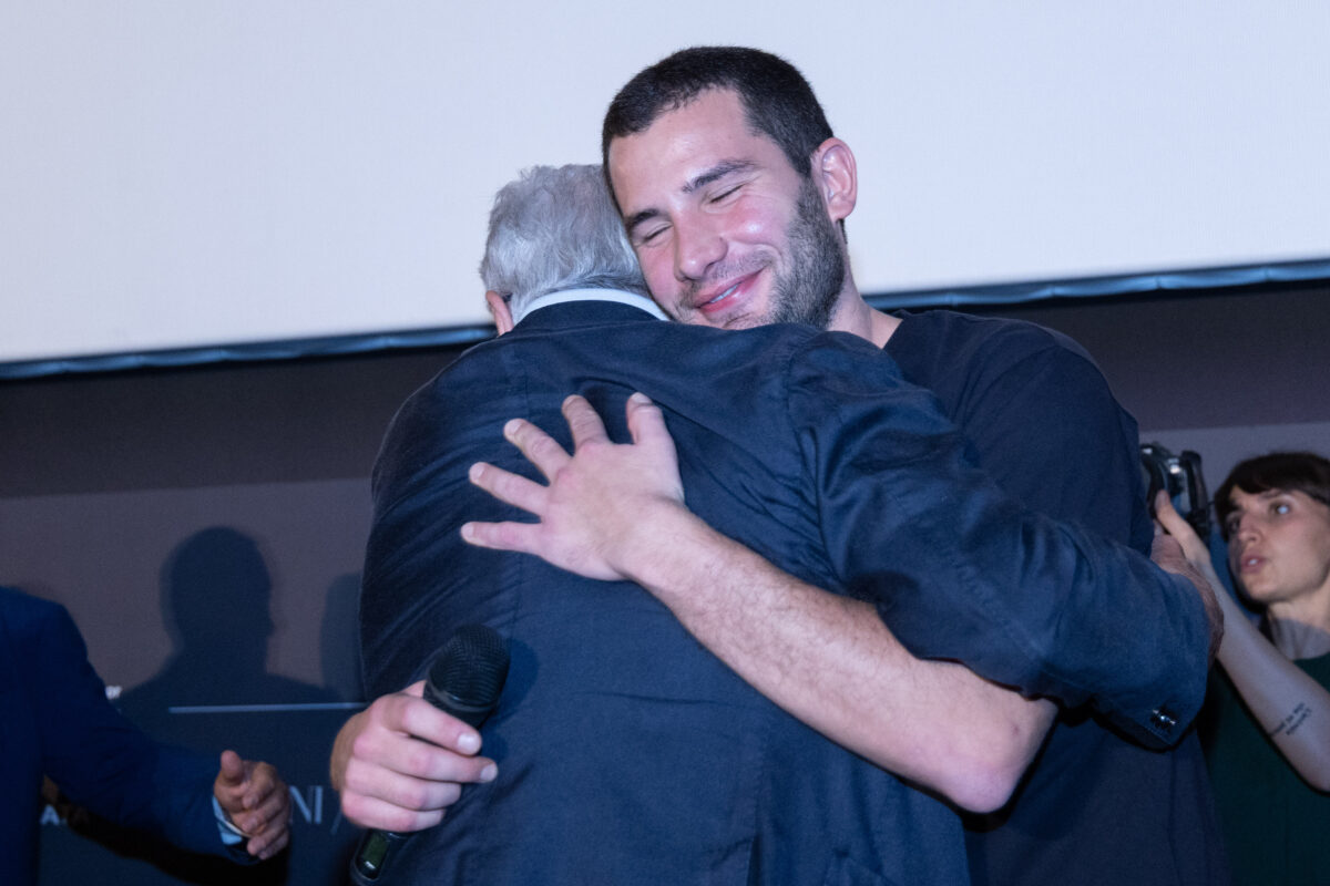 “Novecento”, il cult movie che non invecchia. Robert De Niro lo celebra in piazza a Roma “Novecento”, il cult movie che non invecchia. Robert De Niro lo celebra in piazza a Roma