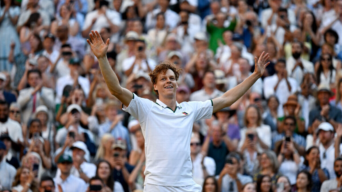 Sinner a Wimbledon: “Sono un po’ brillo”. La notte da re del numero 1, tra il ballo con Noskova e troppo champagne. Le tappe della festa Sinner a Wimbledon: “Sono un po’ brillo”. La notte da re del numero 1, tra il ballo con Noskova e troppo champagne. Le tappe della festa