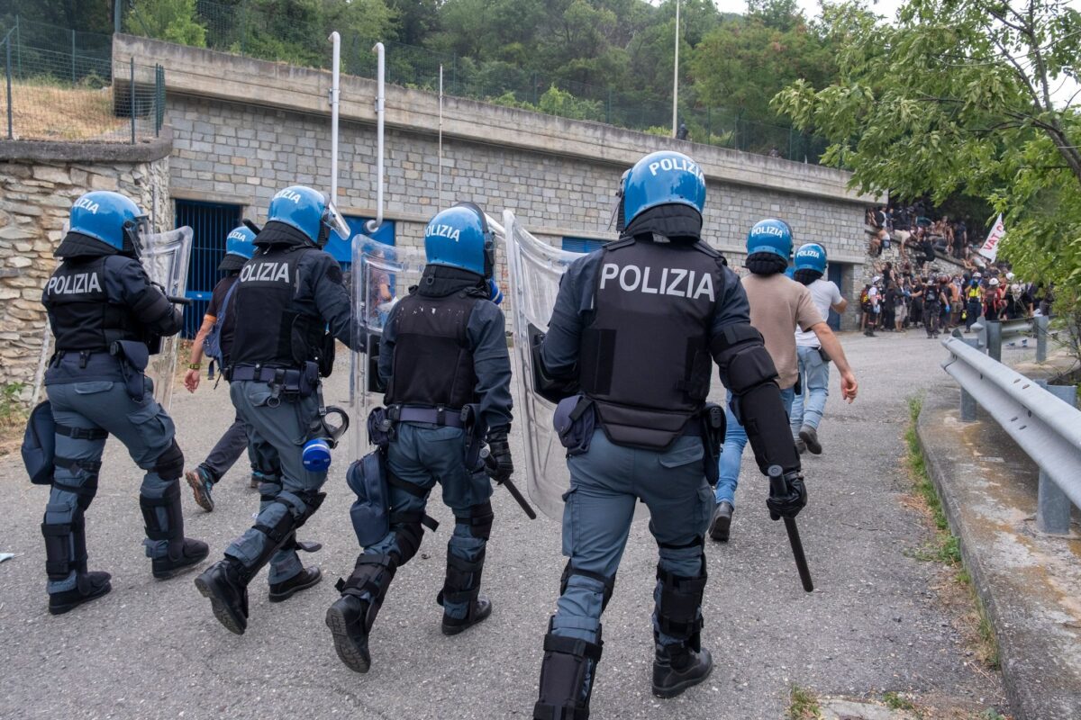 No Tav, fermati quattro antagonisti. Paoloni (SAP): “Sì al reato di terrorismo di piazza” No Tav, fermati quattro antagonisti. Paoloni (SAP): “Sì al reato di terrorismo di piazza”