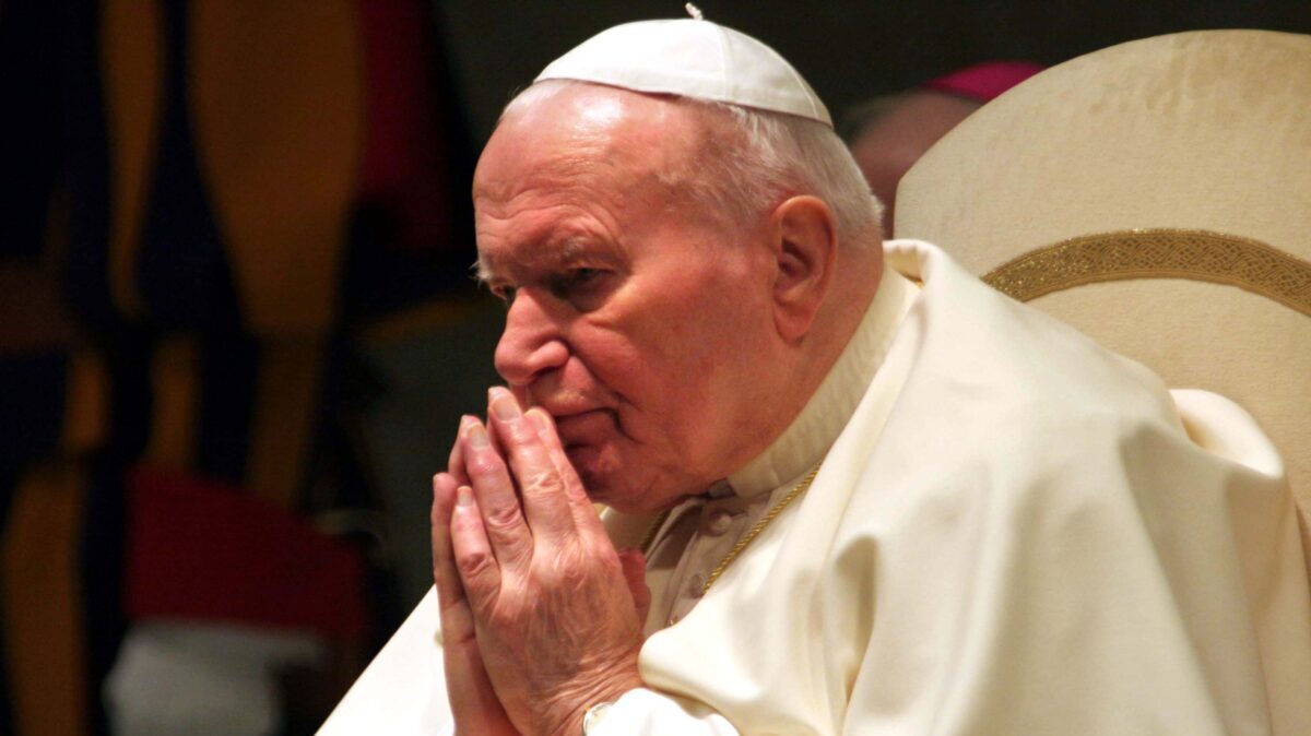 Scisma, 38 anni dopo: già nel 1988 Lefebvre sfidò Wojtyla e finì scomunicato, ecco che cosa accadde Scisma, 38 anni dopo: già nel 1988 Lefebvre sfidò Wojtyla e finì scomunicato, ecco che cosa accadde