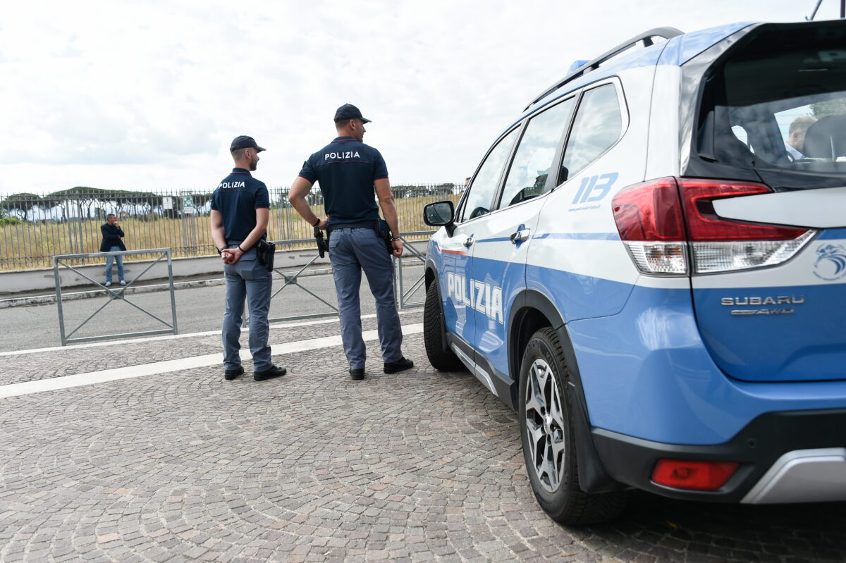 Arrestati tra Roma e Latina due latitanti: su di loro gravavano quattro mandati di cattura internazionali Arrestati tra Roma e Latina due latitanti: su di loro gravavano quattro mandati di cattura internazionali