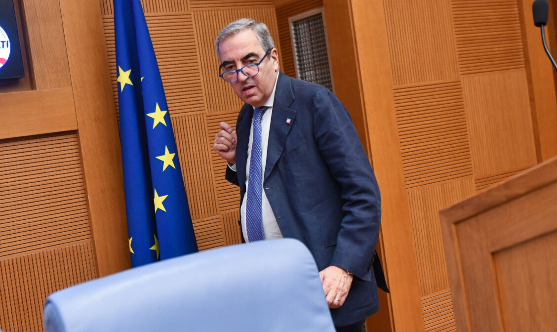 Migranti, Gasparri (FI): “Il modello Sánchez è un disastro assoluto, ma Schlein e Conte lo vogliono per l’Italia. Schengen? Va sospeso” Migranti, Gasparri (FI): “Il modello Sánchez è un disastro assoluto, ma Schlein e Conte lo vogliono per l’Italia. Schengen? Va sospeso”