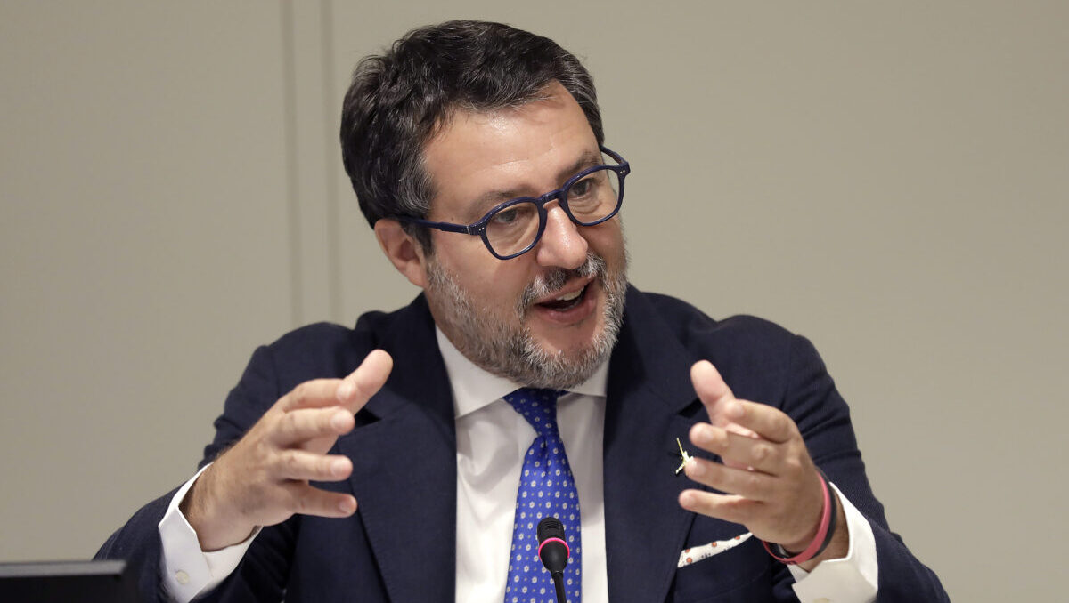 Minori, Matteo Salvini: “A 16 anni oneri e onori, chi sbaglia risponde. Anti-maranza? Termine giornalistico” Minori, Matteo Salvini: “A 16 anni oneri e onori, chi sbaglia risponde. Anti-maranza? Termine giornalistico”