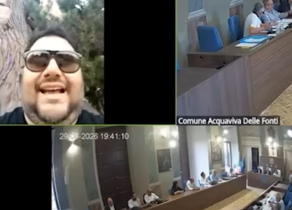 Consigliere comunale si collega per il voto decisivo, ma è a Gardaland. Scoppia la bufera Consigliere comunale si collega per il voto decisivo, ma è a Gardaland. Scoppia la bufera