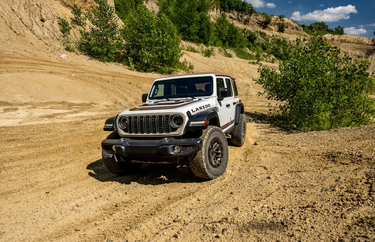 Jeep, ecco la nuova Wrangler Laredo: prezzo e novità Jeep, ecco la nuova Wrangler Laredo: prezzo e novità