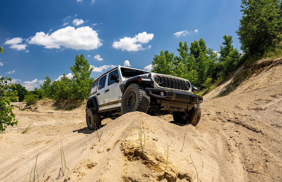 Jeep, ecco la nuova Wrangler Laredo: prezzo e novità Jeep, ecco la nuova Wrangler Laredo: prezzo e novità